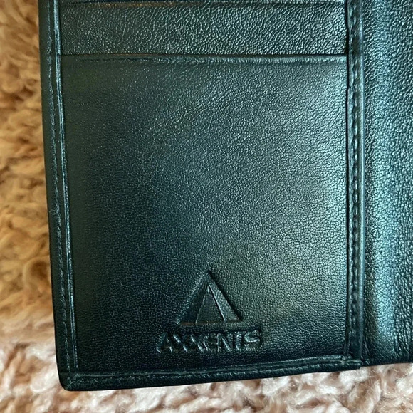 Axxents Watch & Wallet Gift Set - Picture 6 of 7
